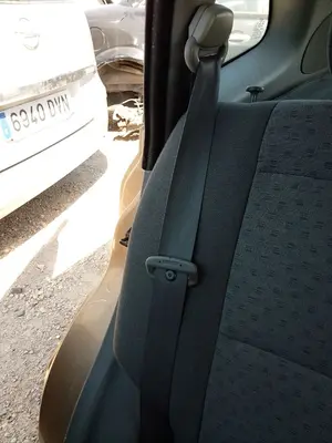 Foto de CINTURON SEGURIDAD TRASERO DERECHO KIA RIO (BC) 1.3 CAT (75 CV / 55 KW)