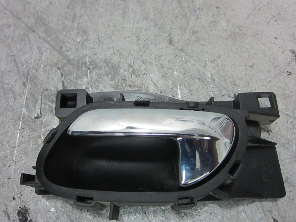 Foto de MANETA INTERIOR TRASERA IZQUIERDA PEUGEOT 407 1.6 HDi FAP CAT (9HZ / DV6TED4) (109 CV / 80 KW) referencia 964353311VD