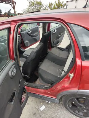 Foto de GOMAS CONTORNO PUERTA OPEL CORSA C 1.2 16V CAT (Z 12 XEP / LB4) (80 CV / 59 KW)