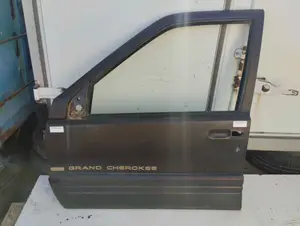 Foto de PUERTA DELANTERA IZQUIERDA CHRYSLER JEEP GR.CHEROKEE (ZJ)/(Z) 5.2 V8 CAT (211 CV / 155 KW)