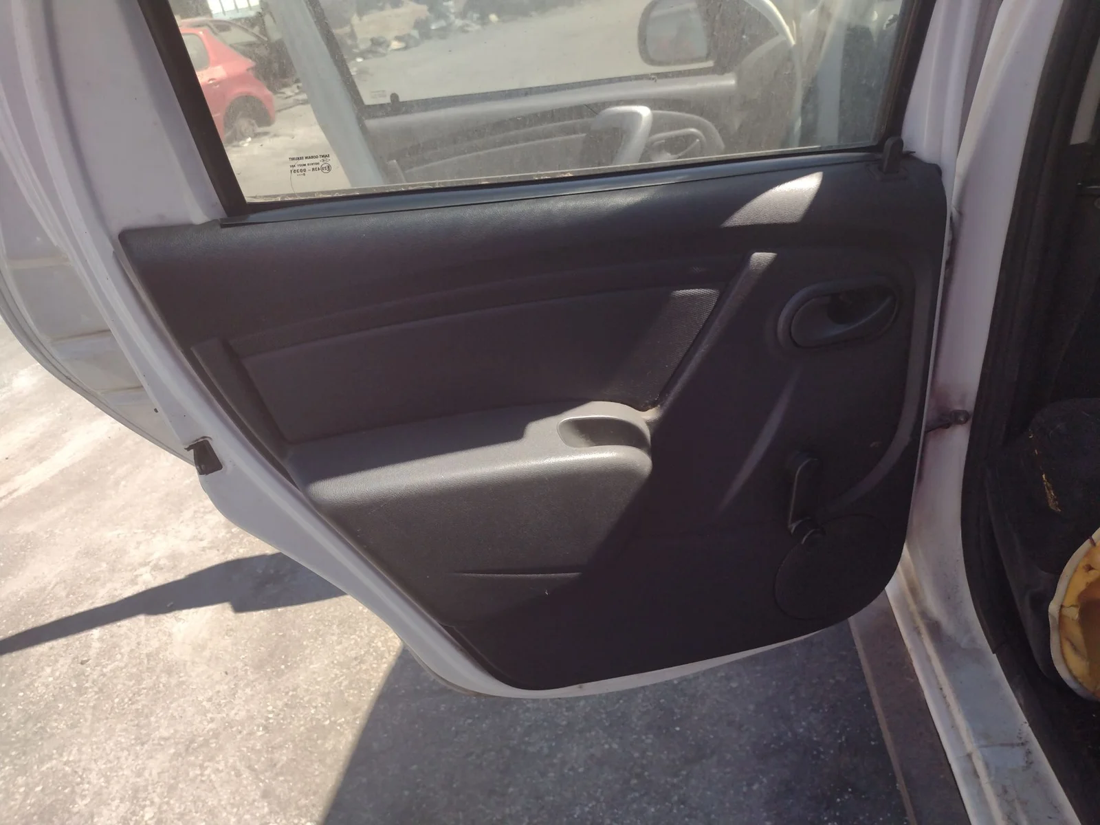 Foto de GUARNECIDO PUERTA TRASERA IZQUIERDA DACIA DUSTER I 1.5 dCi Diesel CAT (86 CV / 63 KW) referencia 829A10155R