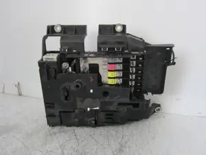 Foto de CAJA RELES / FUSIBLES PORSCHE CAYENNE (TIPO 92A)