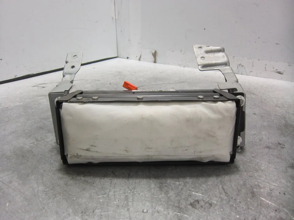 Foto de AIRBAG DELANTERO DERECHO VOLKSWAGEN PASSAT BERLINA (3B2) 1.6 (101 CV / 74 KW) referencia 3B0880204A