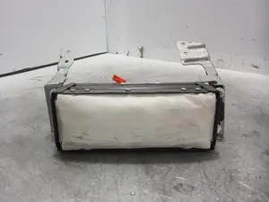 Foto de AIRBAG DELANTERO DERECHO VOLKSWAGEN PASSAT BERLINA (3B2) 1.6  (101 CV / 74 KW) referencia 3B0880204A
