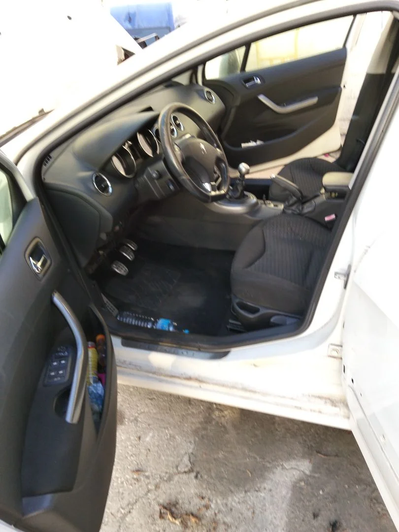 Foto de GOMAS CONTORNO PUERTA PEUGEOT 308 SW 1.6 HDi FAP CAT (9HZ / DV6TED4) (109 CV / 80 KW)