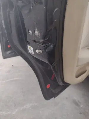 Foto de CERRADURA PUERTA TRASERA IZQUIERDA ALFA ROMEO 159 (140) 1.9 JTD (M) 16V CAT (150 CV / 110 KW)