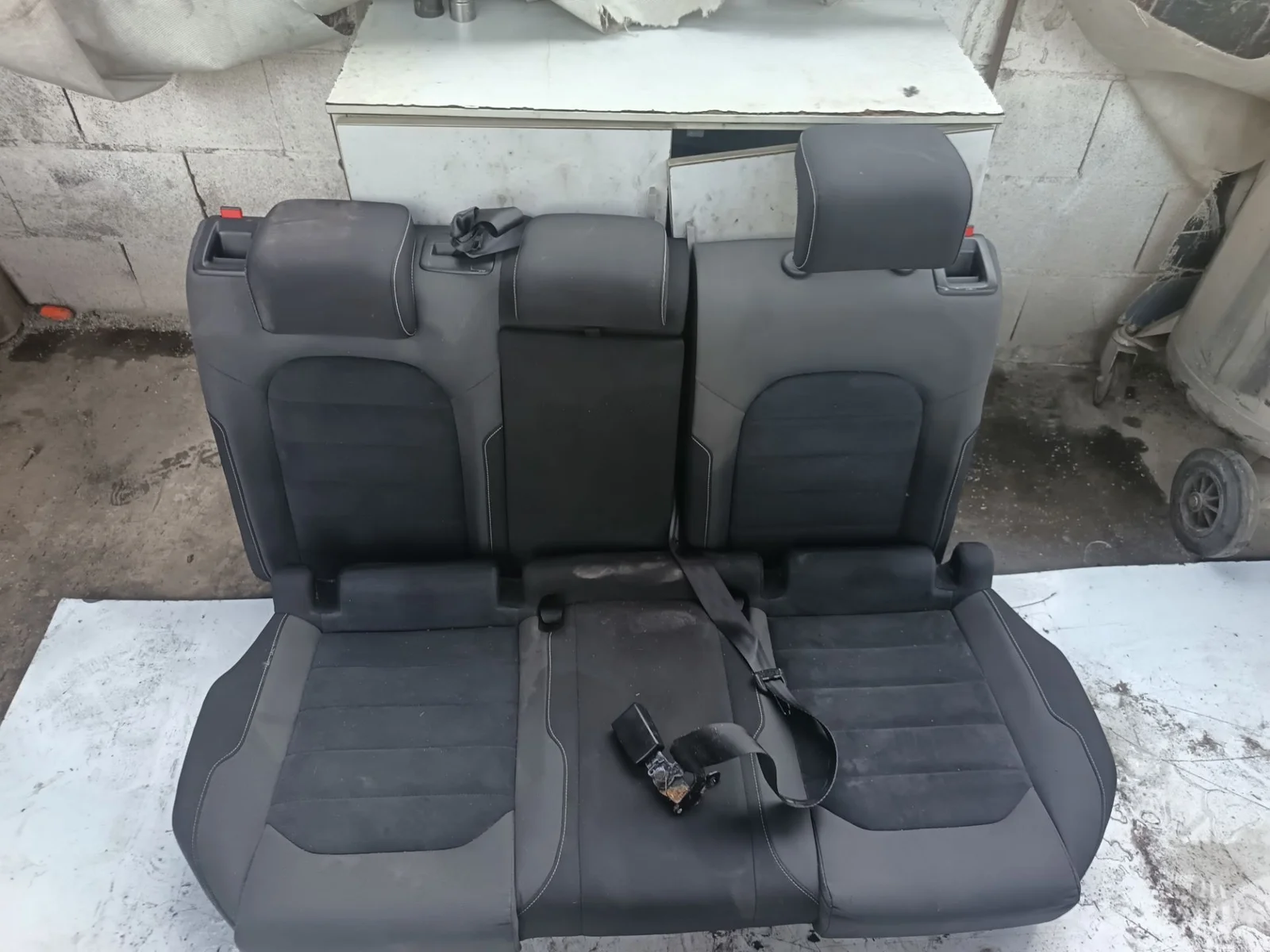 Foto de CINTURON SEGURIDAD TRASERO CENTRAL VOLKSWAGEN GOLF VII (5G1/BE1) 1.6 16V TDI DPF (110 CV / 81 KW)