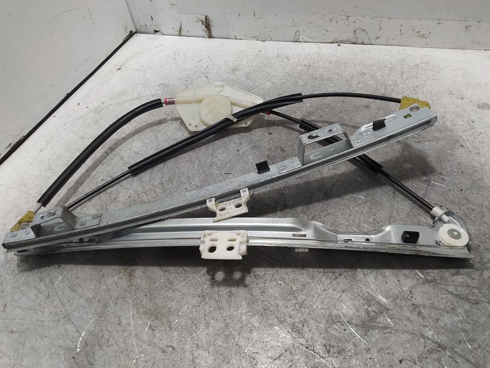 Foto de ELEVALUNAS DELANTERO IZQUIERDO CITROEN C4 PICASSO 1.6 HDi FAP (112 CV / 82 KW) referencia 9816272580