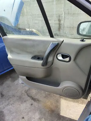 Foto de GUARNECIDO PUERTA DELANTERA IZQUIERDA RENAULT SCENIC II (JM) 1.5 dCi Diesel (101 CV / 74 KW) referencia 7701056912 foto 2