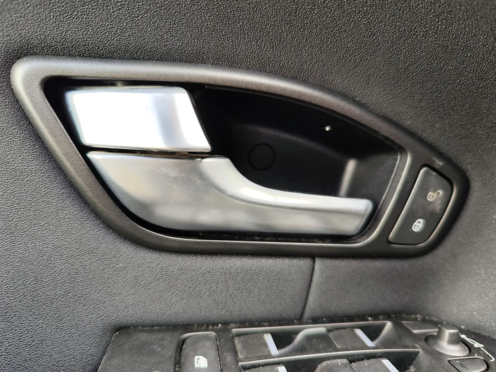 Foto de MANETA INTERIOR DELANTERA IZQUIERDA LAND ROVER RANGE ROVER EVOQUE 2.0 Td4 CAT (150 CV / 110 KW)