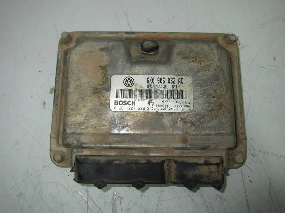 Foto de CENTRALITA MOTOR UCE SEAT IBIZA (6K1) 1.4 (60 CV / 44 KW) referencia 6K0906032AC