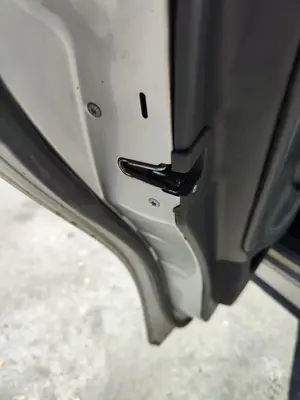 Foto de CERRADURA PUERTA TRASERA IZQUIERDA MERCEDES-BENZ CLASE E (BM 210) BERLINA 2.2 CDI CAT (143 CV / 105 KW) referencia A2027300635