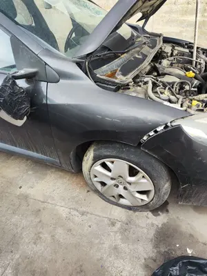Foto de ALETA DELANTERA DERECHA RENAULT MEGANE III BERLINA 5P 1.5 dCi Diesel FAP (110 CV / 81 KW) referencia 631007490R
