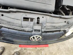 Foto de REJILLA DELANTERA VOLKSWAGEN POLO IV (9N1) 1.4 16V (75 CV / 55 KW) foto 3