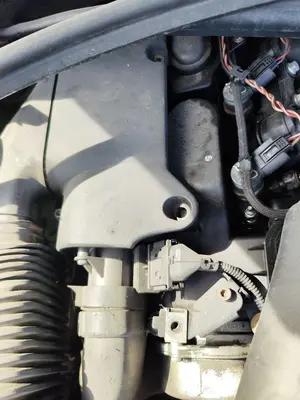 Foto de CAJA FILTRO AIRE BMW SERIE 1 BERLINA (E81/E87) 2.0 16V Diesel CAT (122 CV / 90 KW) referencia 13717543162