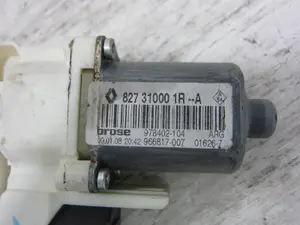 Foto de MOTOR ELEVALUNAS TRASERO IZQUIERDO RENAULT LAGUNA III BERLINA 2.0 dCi Diesel CAT (131 CV / 96 KW) referencia 827310001R foto 5