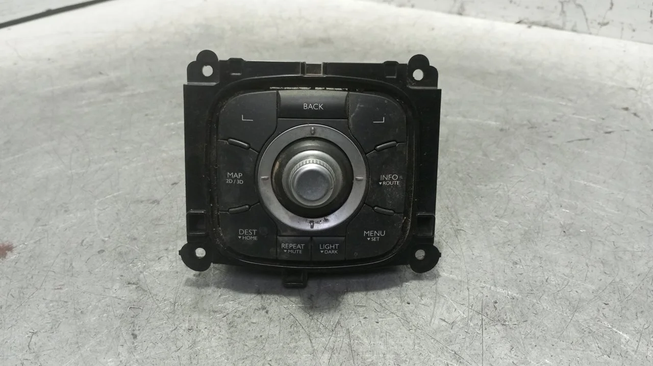 Foto de MANDO MULTIFUNCION RENAULT LAGUNA III BERLINA 2.0 16V (140 CV / 103 KW) referencia 253B00004R