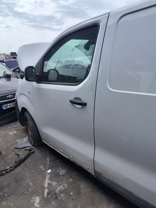 Foto de PUERTA DELANTERA IZQUIERDA FIAT SCUDO (506) FURGON 1.5 (100 CV / 75 KW) referencia 1400427488