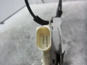 Foto de CERRADURA PUERTA TRASERA DERECHA SEAT LEON (1P1) 1.9 TDI (105 CV / 77 KW) referencia 1P0839016 foto 6