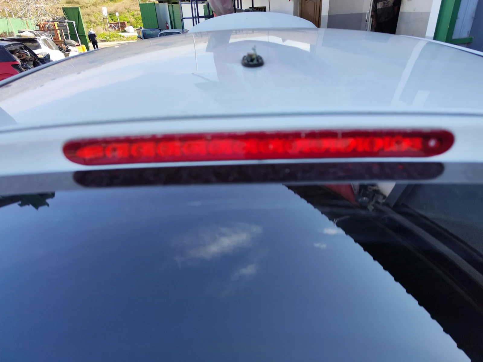 Foto de LUZ CENTRAL DE FRENO PEUGEOT 3008 1.6 Blue-HDI FAP (120 CV / 88 KW)