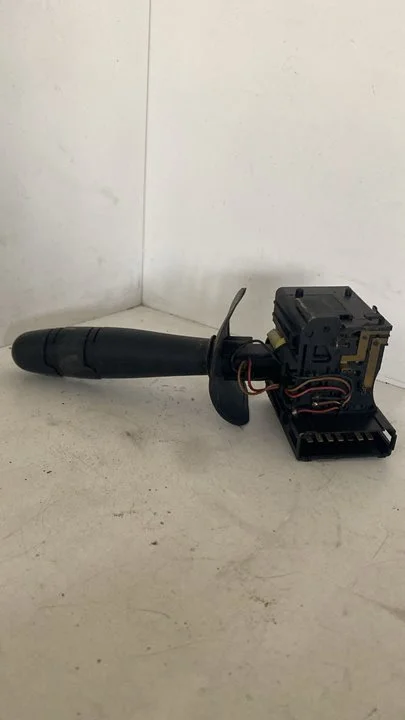 Foto de MANDO INTERMITENTES RENAULT MEGANE I COUPE (DA0) referencia 7700428238