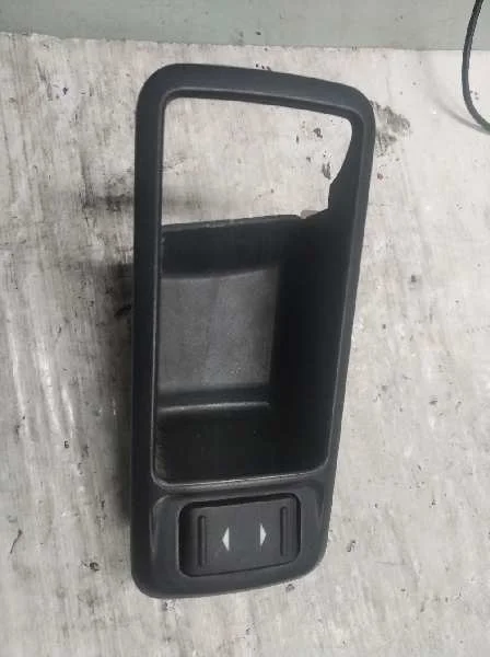 Foto de MANDO ELEVALUNAS TRASERO IZQUIERDO FORD FOCUS BERLINA (CAP) referencia 3M51226A37