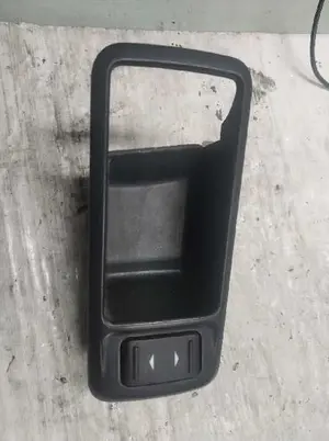 Foto de MANDO ELEVALUNAS TRASERO IZQUIERDO FORD FOCUS BERLINA (CAP) referencia 3M51226A37