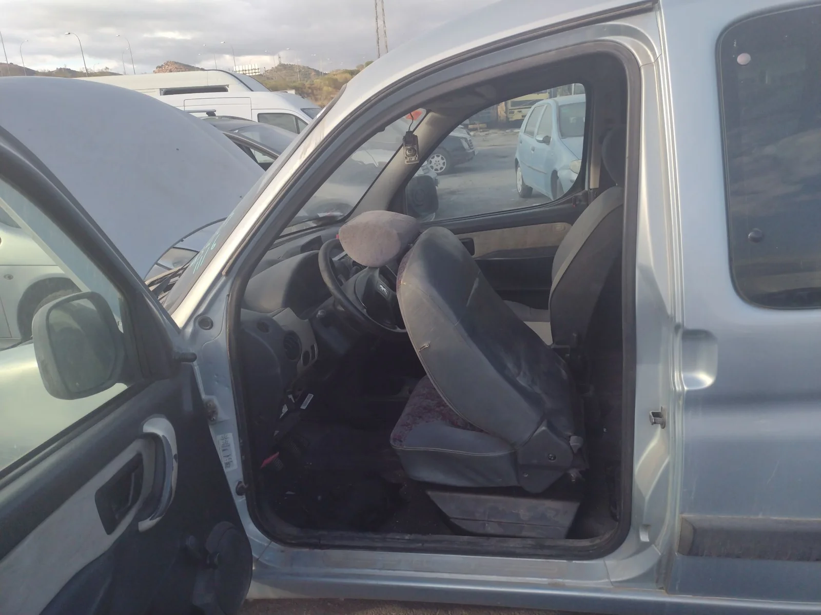 Foto de GOMAS CONTORNO PUERTA PEUGEOT PARTNER (S2) 1.9 Diesel (69 CV / 51 KW)