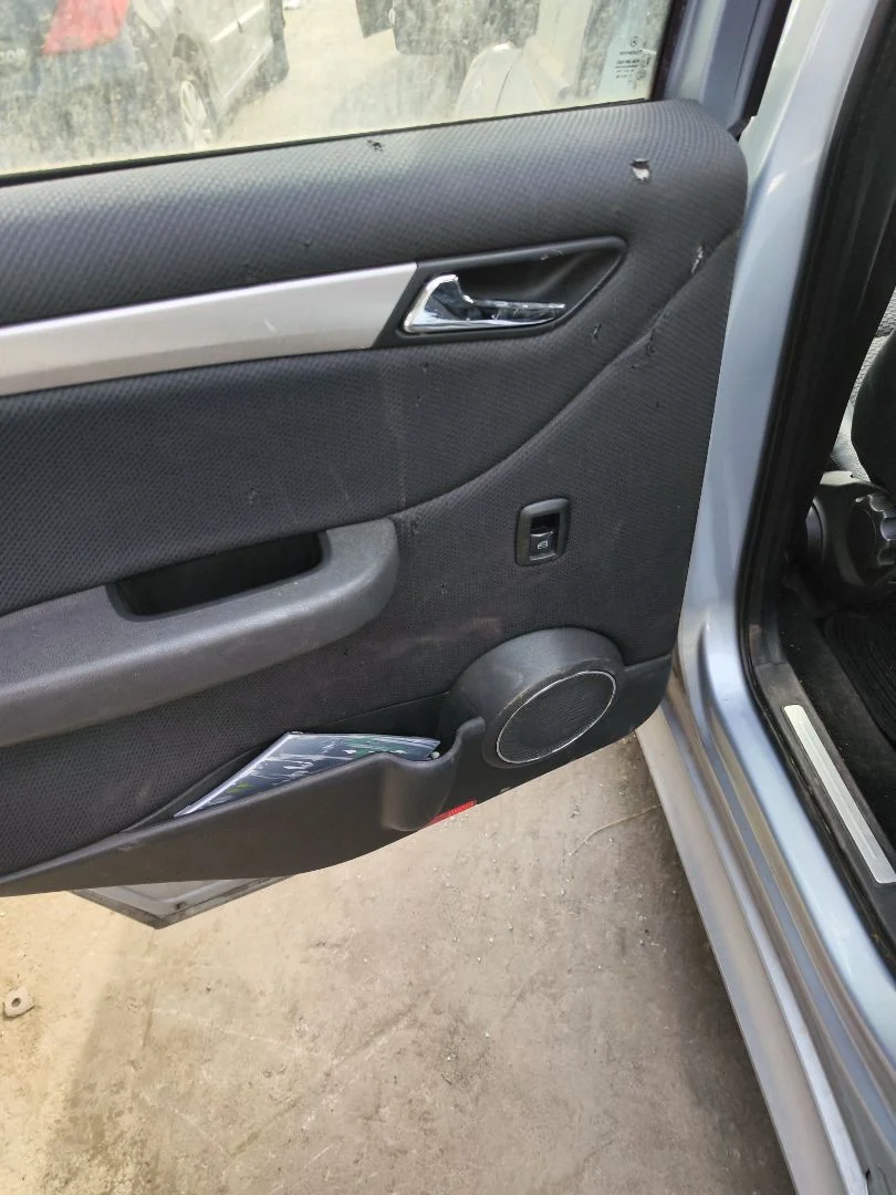 Foto de ELEVALUNAS TRASERO IZQUIERDO MERCEDES-BENZ CLASE B (BM 245) 2.0 CDI CAT (109 CV / 80 KW)