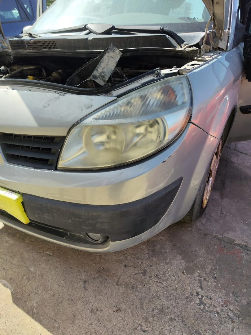 Foto de FARO IZQUIERDO RENAULT SCENIC II 1.5 dCi Diesel (101 CV / 74 KW)