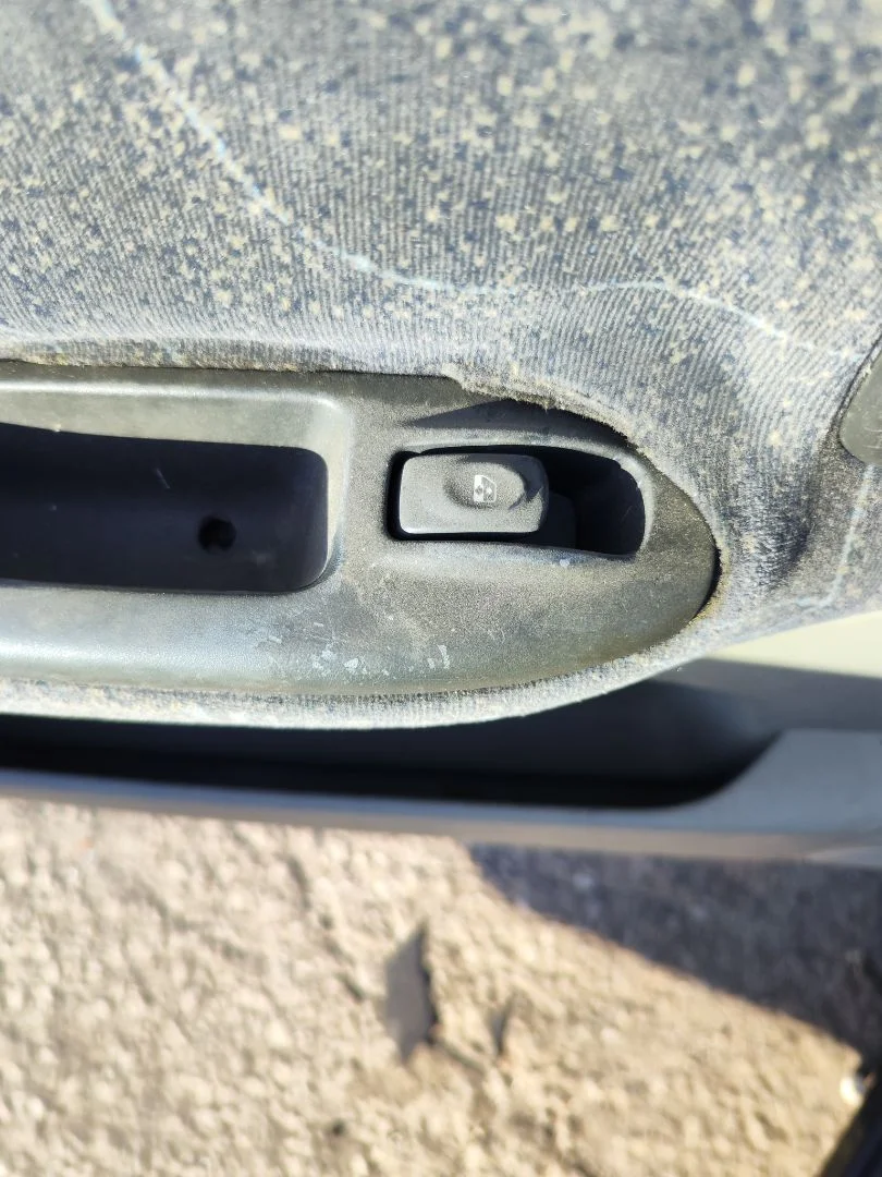 Foto de MANDO ELEVALUNAS DELANTERO IZQUIERDO RENAULT SCENIC I (JA...) 1.4 CAT (95 CV / 70 KW)