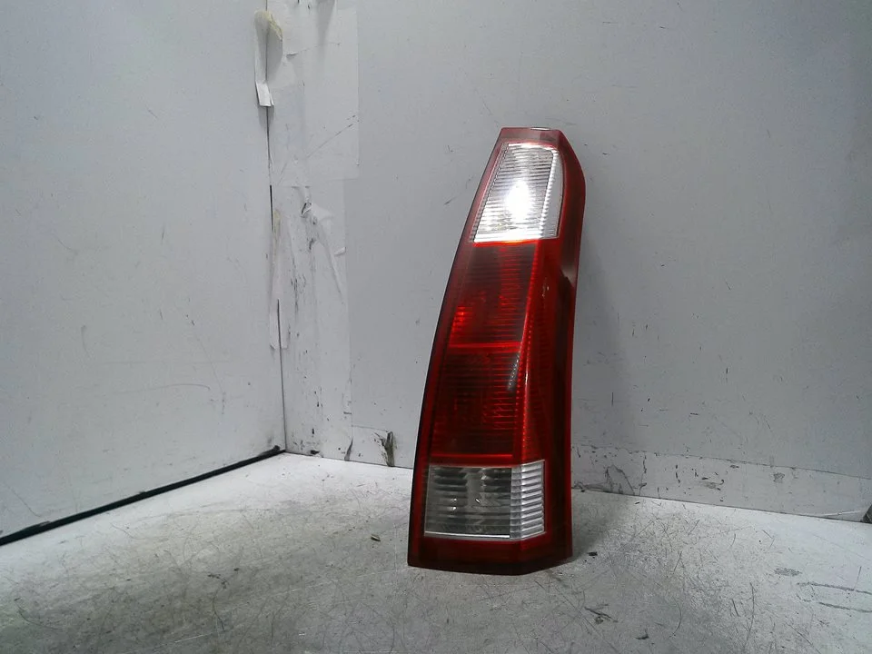Foto de PILOTO TRASERO DERECHO OPEL MERIVA 1.7 16V DTI CAT (Y 17 DT / LR6) (75 CV / 55 KW) referencia 13203392