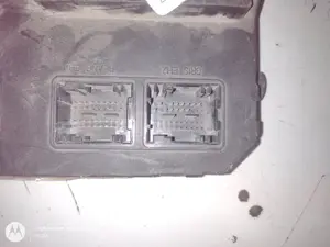 Foto de CAJA RELES / FUSIBLES PEUGEOT 206 referencia S118085220C foto 4