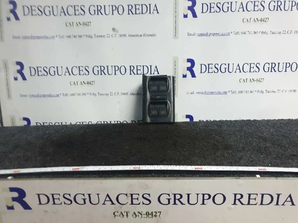 Foto de MANDO ELEVALUNAS DELANTERO IZQUIERDO AUDI A4 BERLINA (B5) referencia 8D1959515B