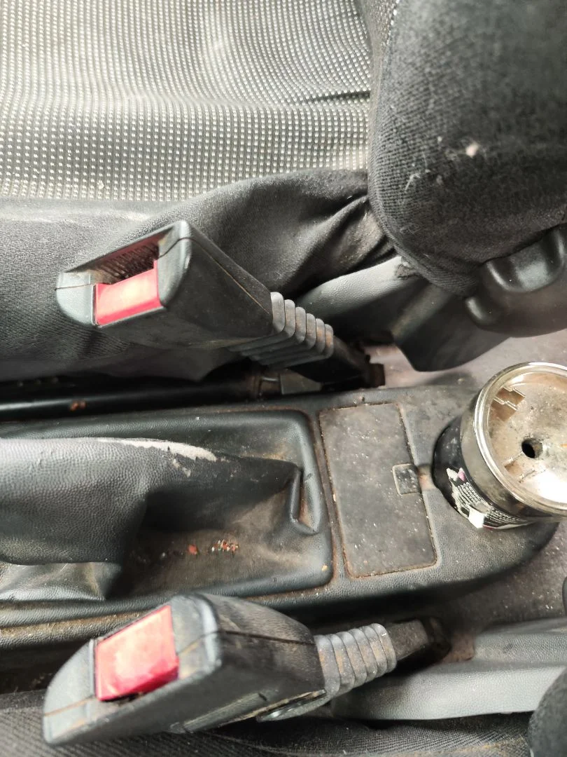 Foto de ENGANCHE CINTURON DELANTERO DERECHO OPEL CORSA C 1.2 16V CAT (Z 12 XEP / LB4) (80 CV / 59 KW)