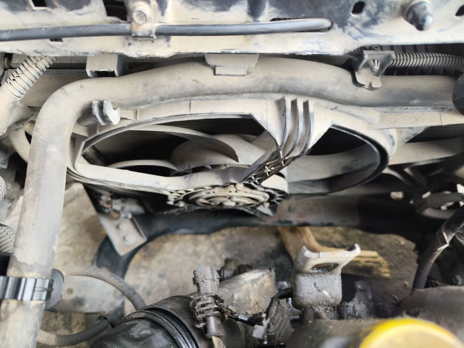 Foto de ELECTROVENTILADOR OPEL CORSA C 1.2 16V CAT (Z 12 XEP / LB4) (80 CV / 59 KW)
