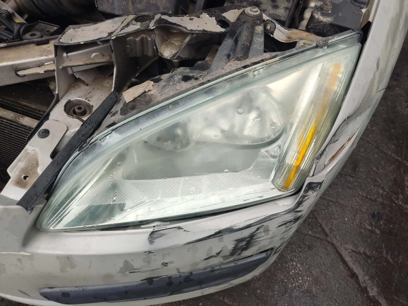 Foto de FARO IZQUIERDO FORD FOCUS BERLINA (CAP) 1.8 Flexifuel CAT (125 CV / 92 KW) referencia 1480990