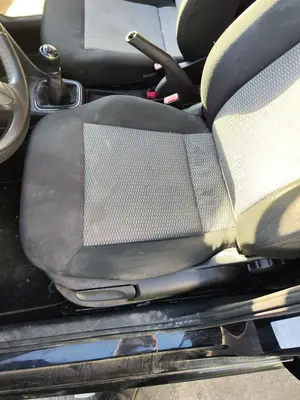 Foto de ASIENTO DELANTERO IZQUIERDO VOLKSWAGEN POLO V (6R1) 1.2  (60 CV / 44 KW)