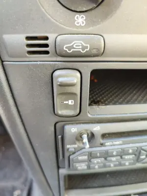 Foto de INTERRUPTOR VOLVO S40 BERLINA 1.6 CAT (109 CV / 80 KW)