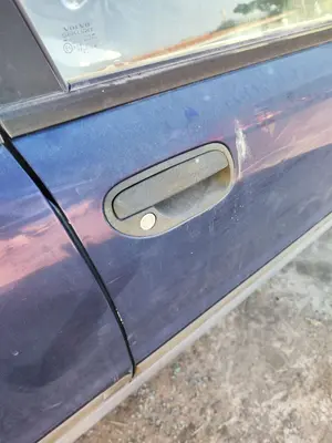 Foto de CERRADURA PUERTA DELANTERA DERECHA VOLVO S40 BERLINA 1.6 CAT (109 CV / 80 KW) referencia 30850808