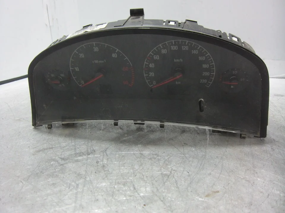 Foto de CUADRO INSTRUMENTOS OPEL VECTRA C BERLINA 2.0 DTI (101 CV / 74 KW) referencia 88311337