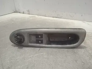 Foto de MANDO ELEVALUNAS DELANTERO IZQUIERDO RENAULT CLIO II FASE II (B/CB0) 1.2 16V (75 CV / 55 KW) referencia 8200084003