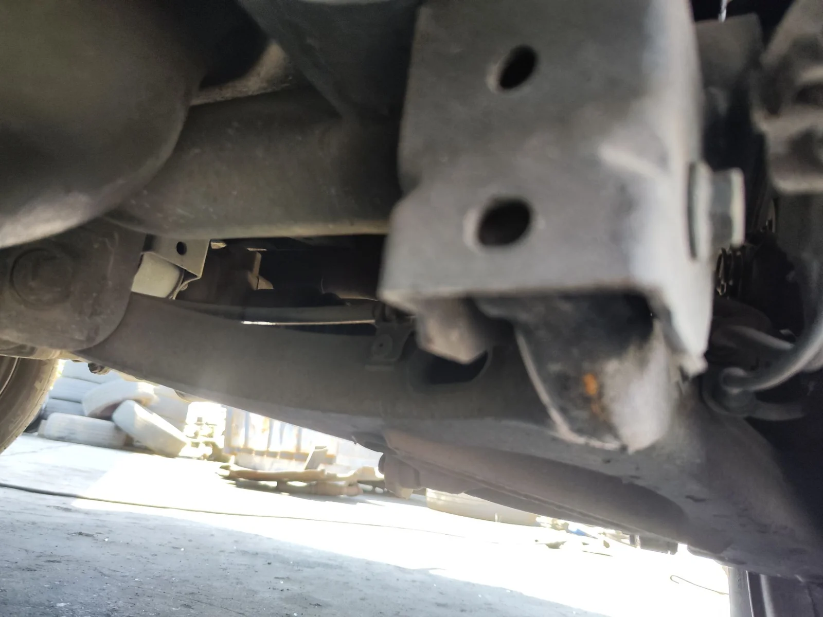 Foto de TRANSMISION TRASERA IZQUIERDA RENAULT KANGOO I (F/KC0) 1.9 dCi Diesel CAT (84 CV / 62 KW)