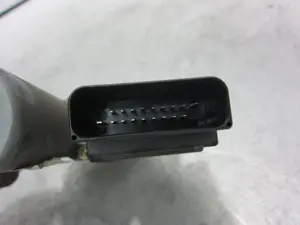 Foto de MOTOR ELEVALUNAS TRASERO DERECHO SEAT LEON (1M1) 1.8 20V (125 CV / 92 KW) referencia 1CO959812A foto 2