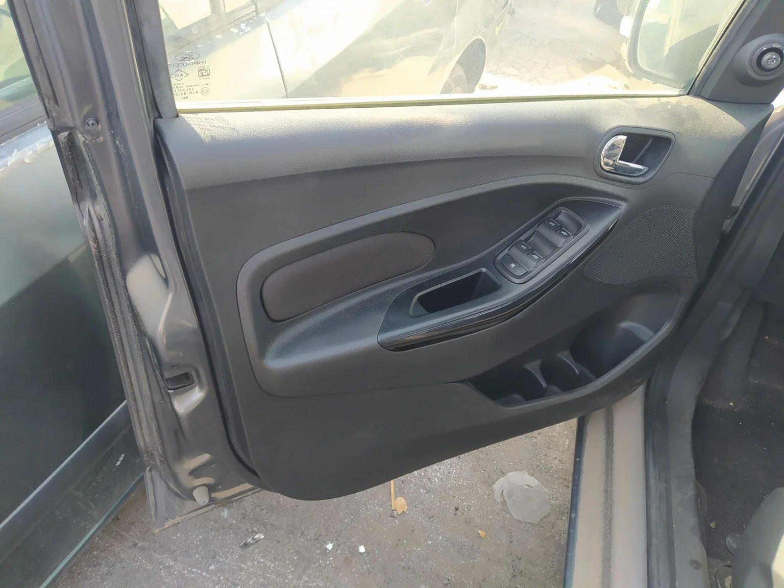 Foto de MANDO ELEVALUNAS DELANTERO IZQUIERDO FORD KA+ (CDU) 1.2 Ti-VCT CAT (86 CV / 63 KW)