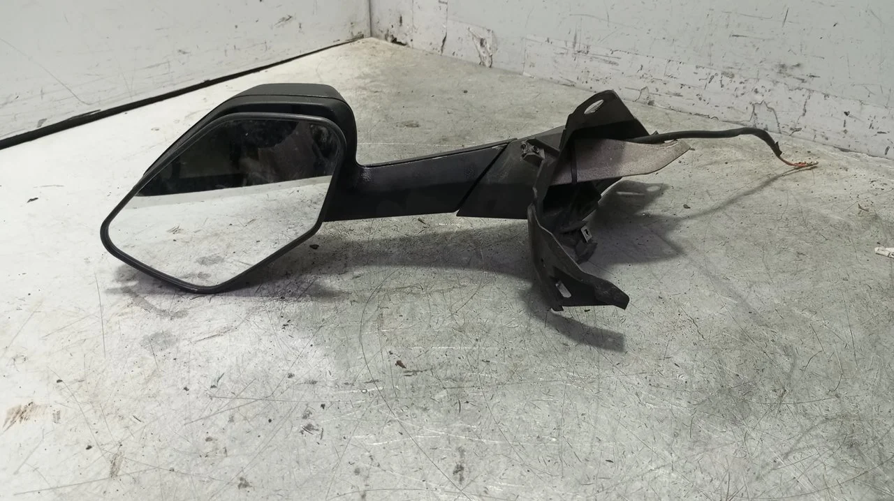 Foto de RETROVISOR IZQUIERDO HONDA FORZA NSS 125 125 cm3 - 11 kW (15 CV / 11 KW) referencia 88120-K40-F61