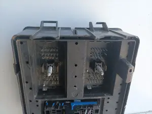 Foto de CAJA RELES / FUSIBLES OPEL CORSA E referencia 30959L foto 2