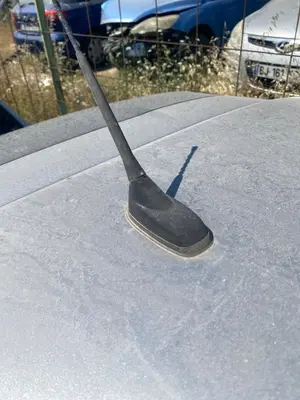 Foto de BASE DE ANTENA PEUGEOT 208 (P2) 1.2 PureTech (74 CV / 55 KW)