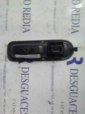 Foto de MANDO ELEVALUNAS DELANTERO IZQUIERDO RENAULT CLIO III 1.5 dCi Diesel CAT (86 CV / 63 KW) referencia 8200356517B foto 2