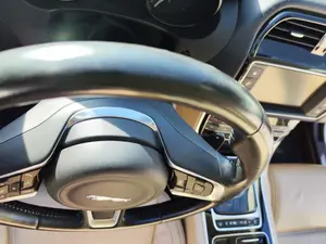 Foto de VOLANTE JAGUAR XE 2.0 Turbo CAT (200 CV / 147 KW) foto 2